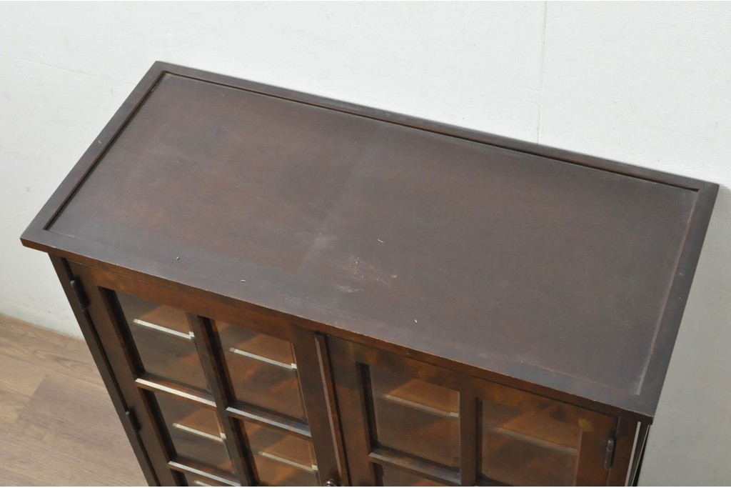 《脚(台輪)取り付け加工費込み》　中古　北海道民芸家具　格子入りガラス扉のキャビネット　(R-080867)