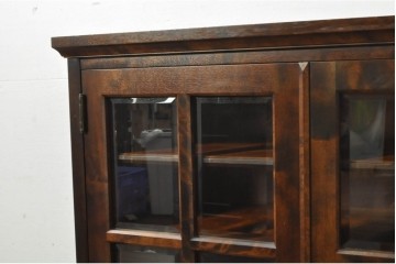 《脚(台輪)取り付け加工費込み》　中古　北海道民芸家具　格子入りガラス扉のキャビネット　(R-080867)