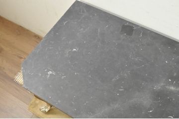 フランスアンティーク　ペイント　天板大理石　猫脚が優雅で可愛らしい彫刻入りのローテーブル(センターテーブル、サイドテーブル、リビングテーブル)(R-080869)