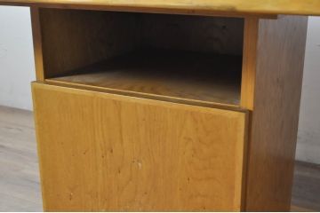 中古　ブランド家具　特注　オーダー品　天板極厚　タモ材　無垢　ナチュラルカラーが素敵な収納付きの特大テーブル(ダイニングテーブル、4人掛け、6人掛け、作業台、食卓、店舗什器)(R-080871)
