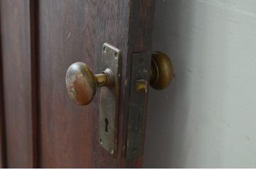 アンティーク建具　レトロな佇まいが魅力的なドア1枚(木製扉、板戸)(R-080873)