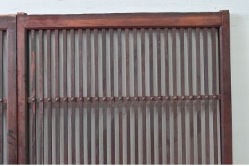 アンティーク建具　上手物!!腰板の飾りが印象的な厚手の格子戸2枚セット(引き戸、玄関戸)(R-080880)