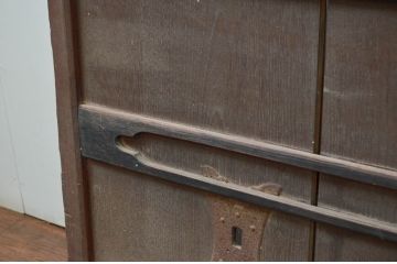 アンティーク建具　上手物!!腰板の飾りが印象的な厚手の格子戸2枚セット(引き戸、玄関戸)(R-080880)