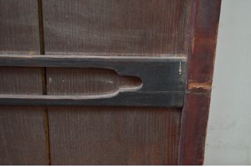 アンティーク建具　上手物!!腰板の飾りが印象的な厚手の格子戸2枚セット(引き戸、玄関戸)(R-080880)