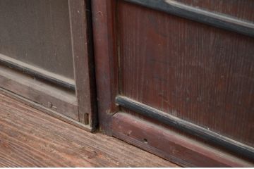 アンティーク建具　上手物!!腰板の飾りが印象的な厚手の格子戸2枚セット(引き戸、玄関戸)(R-080880)