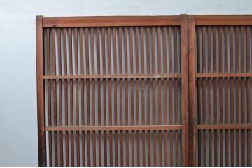 アンティーク建具　上手物!!腰板の飾りが印象的な厚手の格子戸2枚セット(引き戸、玄関戸)(R-080880)