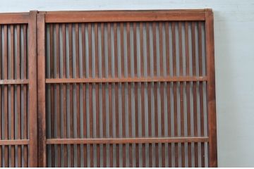 アンティーク建具　上手物!!腰板の飾りが印象的な厚手の格子戸2枚セット(引き戸、玄関戸)(R-080880)