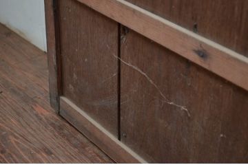 アンティーク建具　上手物!!腰板の飾りが印象的な厚手の格子戸2枚セット(引き戸、玄関戸)(R-080880)