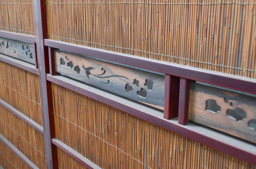 アンティーク建具 漆塗り框 黒柿透かし彫り入りの高級な夏戸4枚セット(引き戸、簾戸、簀戸、葭戸、夏障子、御簾戸、すど)(R-080886)