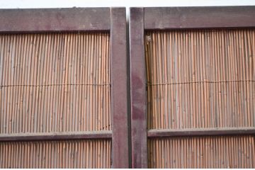 アンティーク建具　漆塗り框　黒柿透かし彫り入りの高級な夏戸4枚セット(引き戸、簾戸、簀戸、葭戸、夏障子、御簾戸、すど)(R-080889)