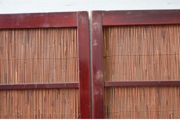 アンティーク建具　漆塗り框　黒柿透かし彫り入りの高級な幅広夏戸2枚セット(引き戸、簾戸、簀戸、葭戸、夏障子、御簾戸、すど)(R-080891)