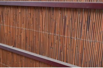 アンティーク建具　漆塗り框　黒柿透かし彫り入りの高級な幅広夏戸2枚セット(引き戸、簾戸、簀戸、葭戸、夏障子、御簾戸、すど)(R-080891)