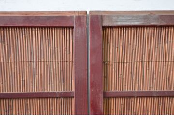 アンティーク建具　漆塗り框　黒柿透かし彫り入りの高級な幅広夏戸2枚セット(引き戸、簾戸、簀戸、葭戸、夏障子、御簾戸、すど)(R-080891)