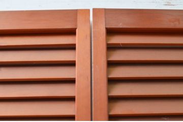 ビンテージ建具　シンプルなデザインが取り入れやすいルーバー扉1対2枚セット(雨戸、木製、ヴィンテージ)(R-080893)