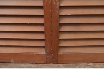 ビンテージ建具　シンプルなデザインが取り入れやすいルーバー扉1対2枚セット(雨戸、木製、ヴィンテージ)(R-080893)