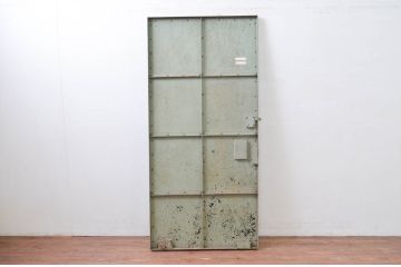 ビンテージ建具　ペイント仕上げ限定　古い銀行のレトロな鉄扉1枚(玄関戸、ドア、ヴィンテージ)(R-080894)