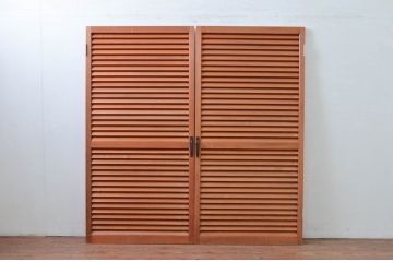 ビンテージ建具　シンプルなデザインが取り入れやすいルーバー扉1対2枚セット(雨戸、木製、ヴィンテージ)(R-080896)