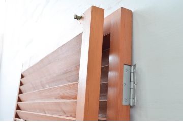 ビンテージ建具　シンプルなデザインが取り入れやすいルーバー扉1対2枚セット(雨戸、木製、ヴィンテージ)(R-080896)
