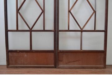 アンティーク建具　大正ロマン　ノスタルジックな雰囲気溢れる菱型のガラス戸2枚セット(引き戸)(R-080898)