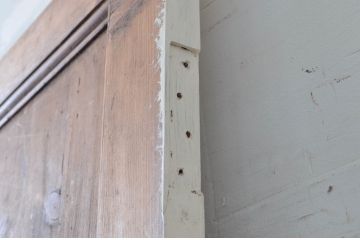 フランスアンティーク　パイン材　ペイント仕上げ限定　グレモン錠付き　ホワイトペイントのシャビーな雰囲気あふれるドアとドア枠のセット(扉、木製ドア、建具)(R-080905)