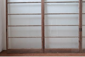 アンティーク建具　木の風合いが味わい深いシンプルなガラス戸4枚セット(引き戸)(R-080909)
