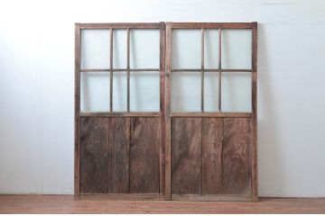 アンティーク建具　古い木味が趣のあるガラス戸2枚(引き戸)(R-08912)