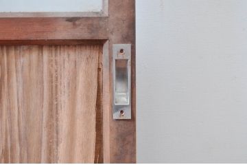 アンティーク建具　レトロな雰囲気を醸し出す幅広ガラス戸1枚(引き戸)(R-080920)