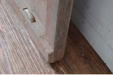 アンティーク建具　時を経た風合いが楽しめるシンプルな薄型蔵戸1枚(引き戸、玄関戸)(R-080921)