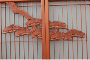 アンティーク建具　松・鶴　縁起物の彫刻が魅力的な片面ガラスの書院戸4枚セット(窓、引き戸、ガラス戸)(R-080924)