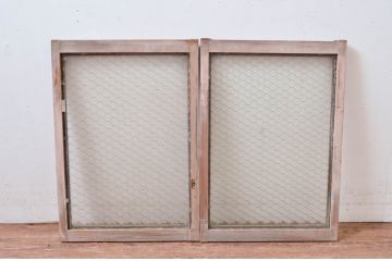 アンティーク建具　どこか懐かしい雰囲気を感じる金網入りガラス窓2枚セット(引き戸、ガラス戸)(R-080930)