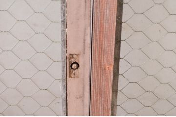 アンティーク建具　どこか懐かしい雰囲気を感じる金網入りガラス窓2枚セット(引き戸、ガラス戸)(R-080930)