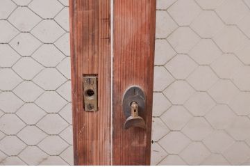 アンティーク建具　どこか懐かしい雰囲気を感じる金網入りガラス窓2枚セット(引き戸、ガラス戸)(R-080930)
