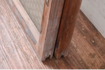 アンティーク建具　どこか懐かしい雰囲気を感じる金網入りガラス窓2枚セット(引き戸、ガラス戸)(R-080930)