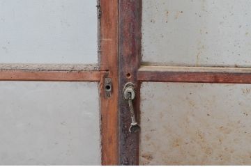 アンティーク建具　レトロな雰囲気が溢れるガラス窓2枚セット(引き戸、ガラス戸)(R-080932)