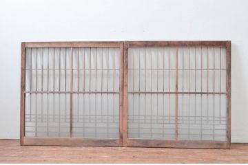 アンティーク建具　レトロな空間を演出する格子入りガラス窓2枚セット(引き戸、ガラス戸、格子戸)(R-080934)