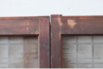 アンティーク建具　和の空間づくりにおすすめな格子入りガラス窓2枚セット(引き戸、ガラス戸、格子戸、組子)(R-080935)