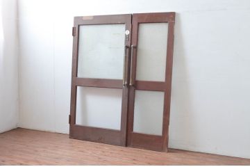 アンティーク建具　レトロな雰囲気漂う親子ドア1対2枚セット (両開きドア、ガラス扉、玄関ドア)(R-080939)
