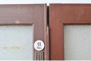 アンティーク建具　レトロな雰囲気漂う親子ドア1対2枚セット (両開きドア、ガラス扉、玄関ドア)(R-080939)