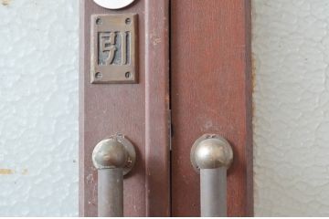 アンティーク建具　レトロな雰囲気漂う親子ドア1対2枚セット (両開きドア、ガラス扉、玄関ドア)(R-080939)