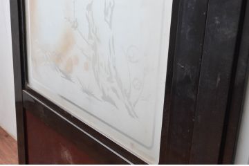 アンティーク建具　北陸産　漆塗り　梅の模様が素敵!お部屋のアクセントになるガラス帯戸2枚セット(引き戸、ガラス戸)(R-080944)