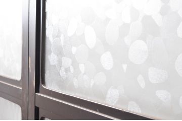 アンティーク建具　北陸産　漆塗り　お部屋のアクセントになるガラス戸3枚セット(引き戸)(R-080946)