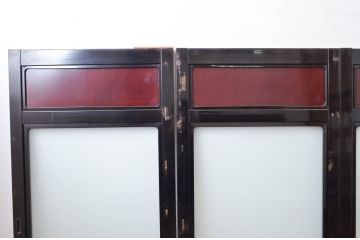アンティーク建具　北陸産　漆塗り　お部屋のアクセントになるガラス帯戸4枚セット(引き戸)(R-080947)