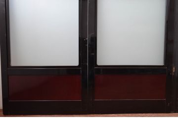 アンティーク建具　北陸産　漆塗り　お部屋のアクセントになるガラス帯戸4枚セット(引き戸)(R-080947)