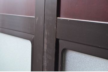 アンティーク建具　北陸産　漆塗り　お部屋のアクセントになるガラス帯戸4枚セット(引き戸)(R-080947)