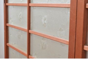 ビンテージ建具　昭和レトロ　花のデザインが魅力のガラス戸2枚セット(引き戸)(R-080948)