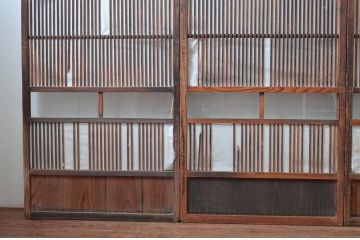 アンティーク建具　どこか懐かしい雰囲気を感じる格子戸4枚セット(引き戸)(R-080962)