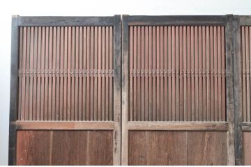 アンティーク建具　激レア　希少!!!　和の情緒感じる古い木味の格子蔵戸4枚セット(格子戸、引き戸、玄関戸)(R-080965)