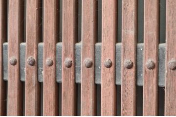 アンティーク建具　激レア　希少!!!　和の情緒感じる古い木味の格子蔵戸4枚セット(格子戸、引き戸、玄関戸)(R-080965)