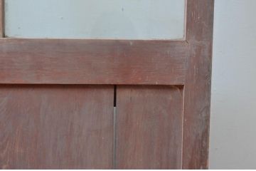 アンティーク建具　ペイント仕上げ限定　腰板のデザインとシャビーな雰囲気が素敵なガラス扉1枚(木製扉、ドア)(R-080966)