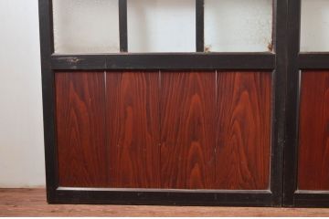 アンティーク建具　大正期　漆塗り　模様入りのガラスが魅力的な幅広ガラス帯戸2枚セット(引き戸)(R-080969)